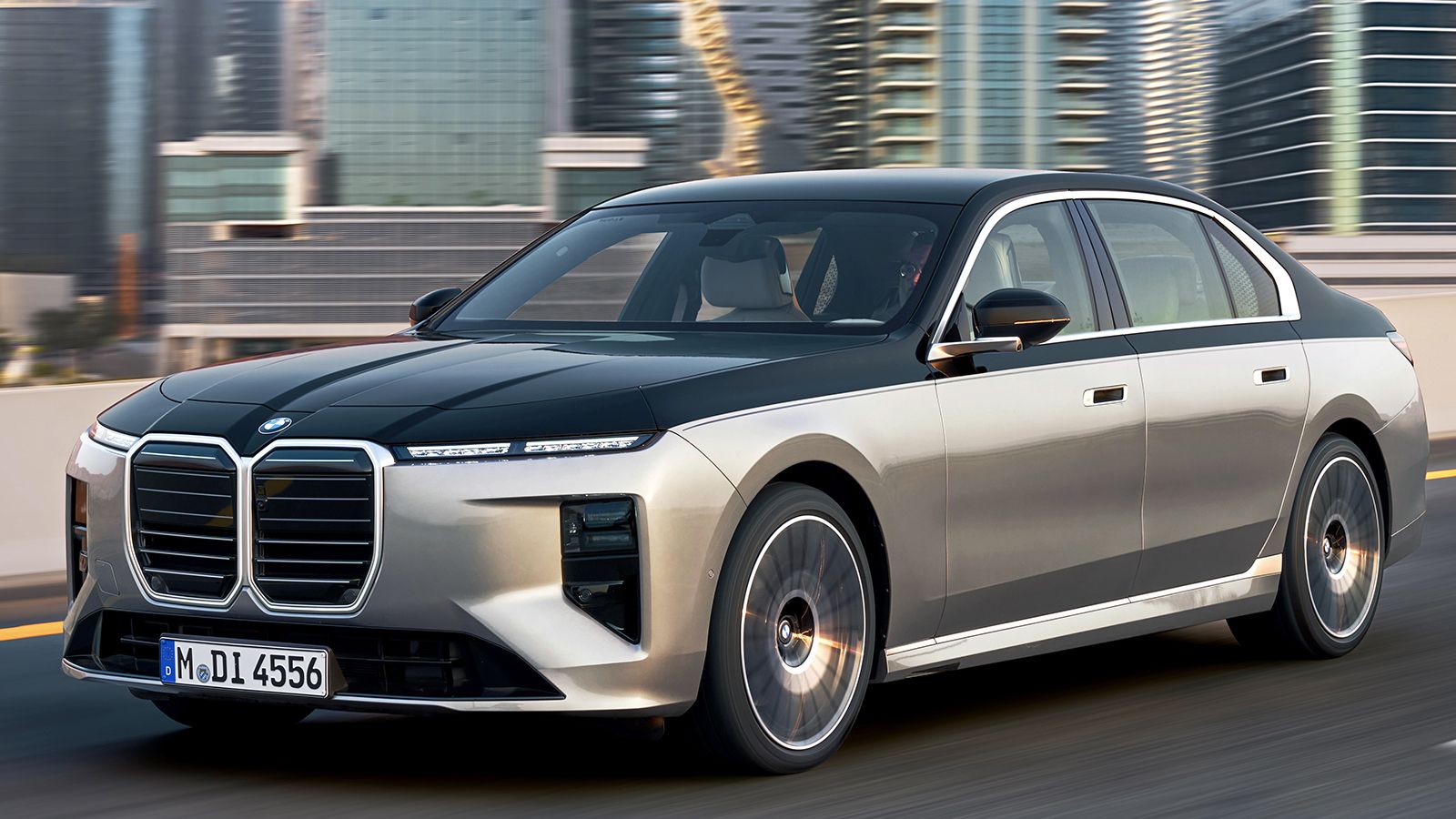 Πρεμιέρα για την ανανεωμένη BMW Σειρά 7 